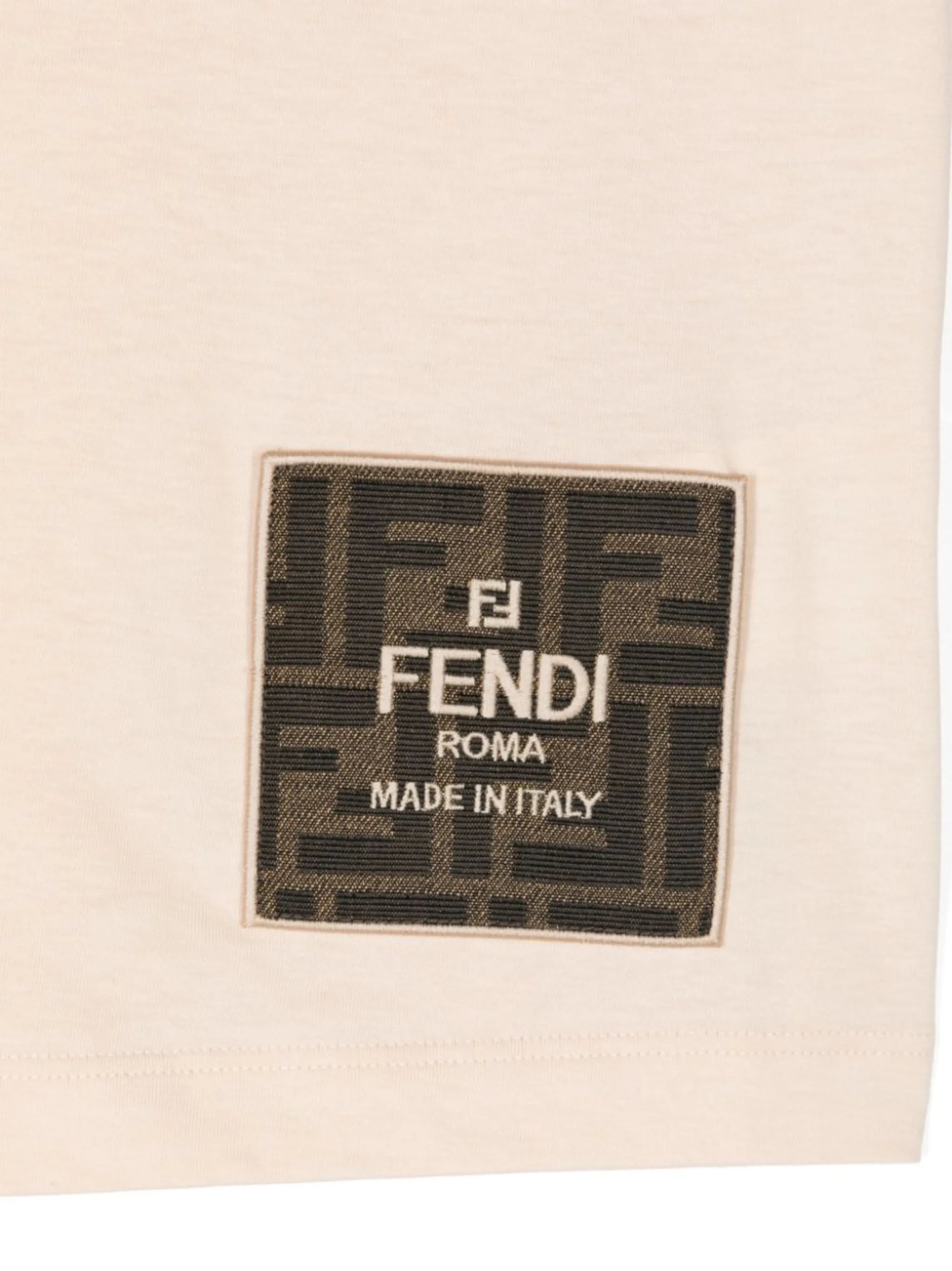 SS TEE WITH SQUARE FF DETAILED PATCH WITH TXT LOGO