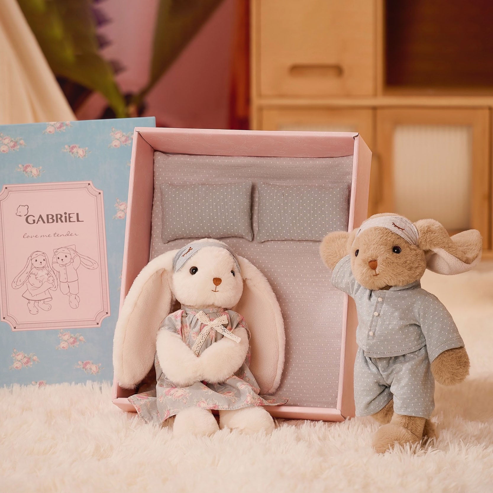 Gabriel-Audrey and George-25cm