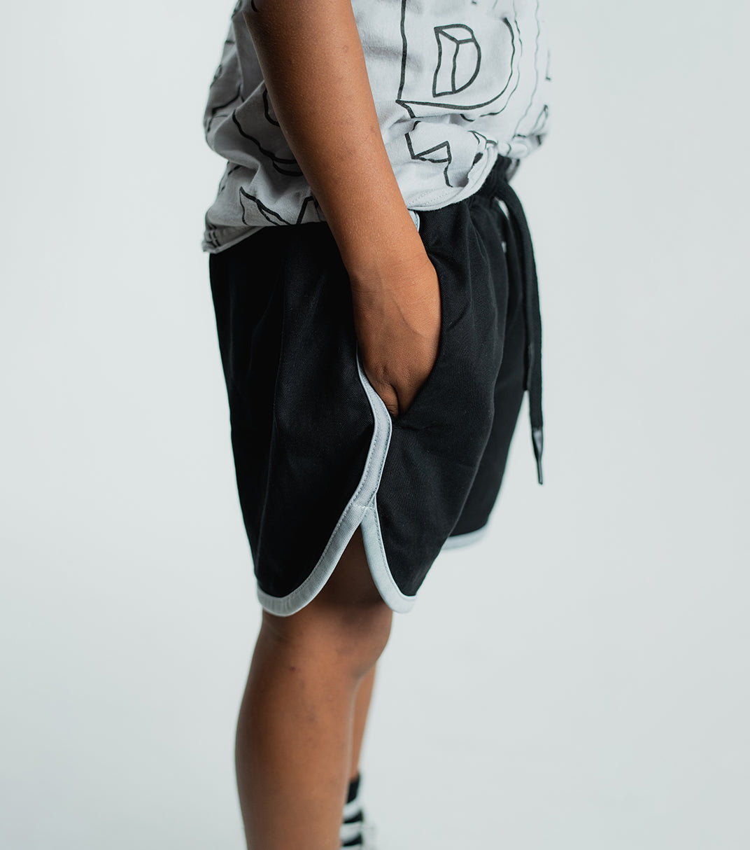 RETRO GYM SHORTS - BLACK